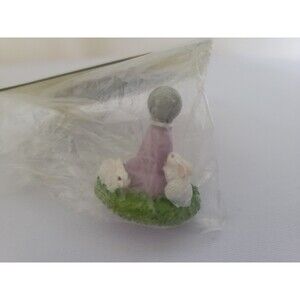 Enesco Teenie Tinies Miniature Doll House 1997 Garden Bunnies on Grass 316830